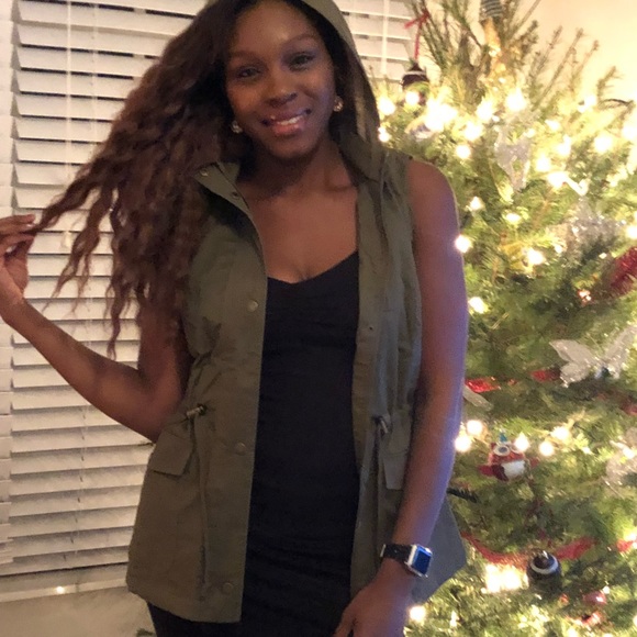 Detached Hoodie Vest - Picture 6 of 6